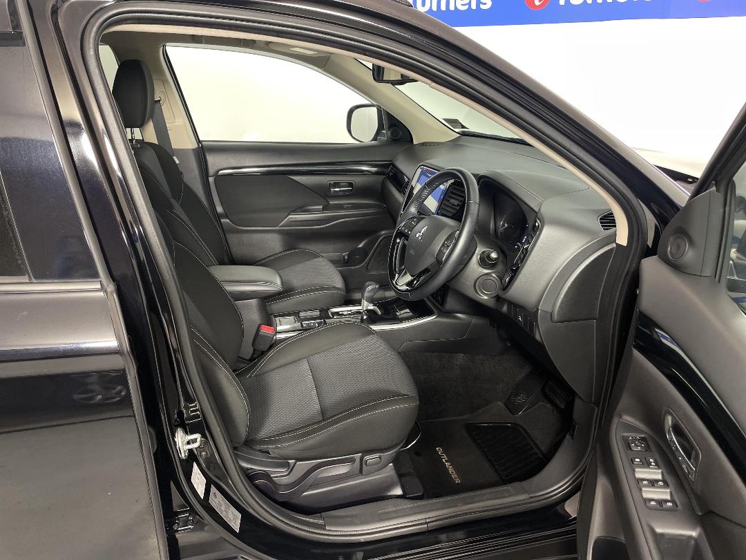 Photo '16' of Mitsubishi Outlander