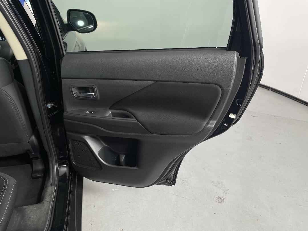 Photo '19' of Mitsubishi Outlander