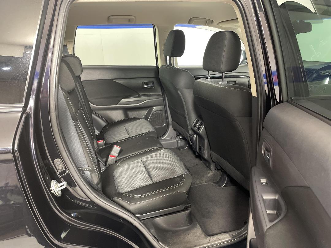 Photo '20' of Mitsubishi Outlander