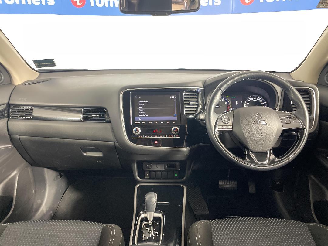 Photo '17' of Mitsubishi Outlander