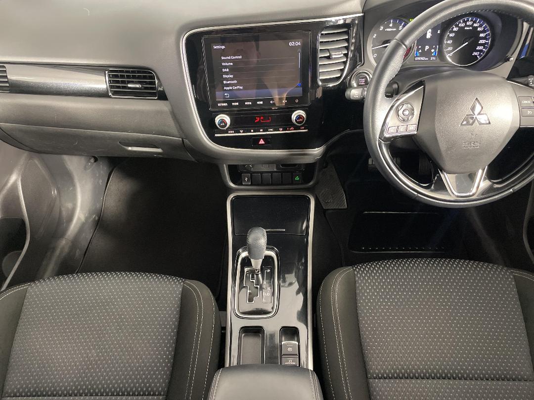 Photo '18' of Mitsubishi Outlander