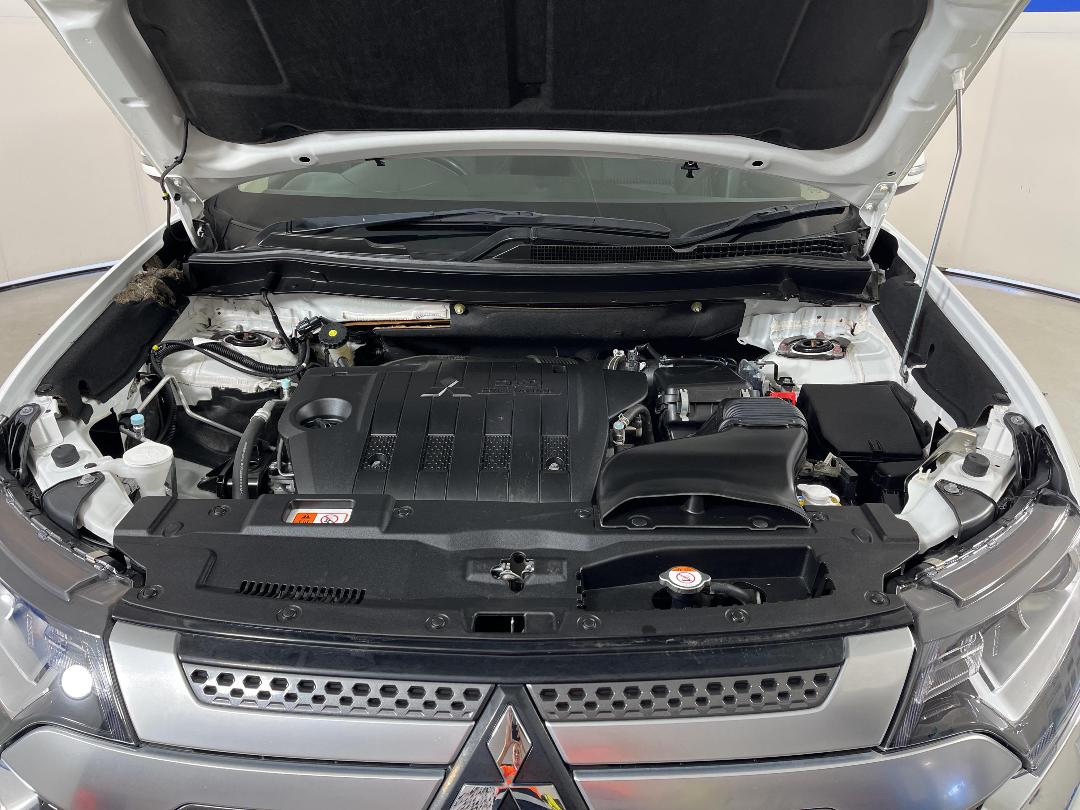 Photo '13' of Mitsubishi Outlander Photo '13' of Mitsubishi Outlander