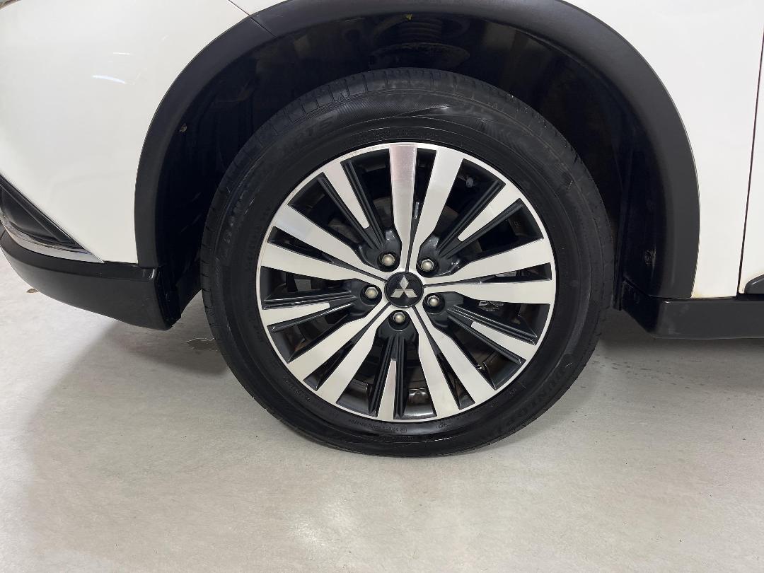 Photo '10' of Mitsubishi Outlander Photo '10' of Mitsubishi Outlander