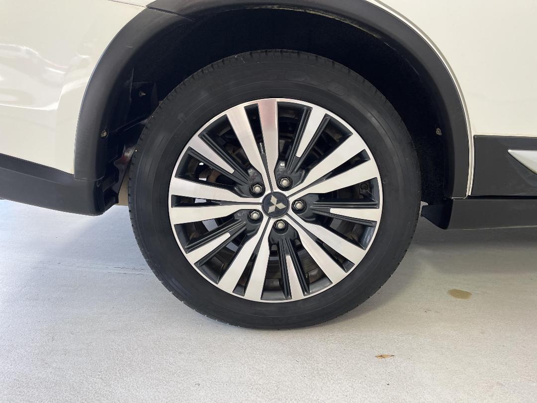 Photo '12' of Mitsubishi Outlander Photo '12' of Mitsubishi Outlander