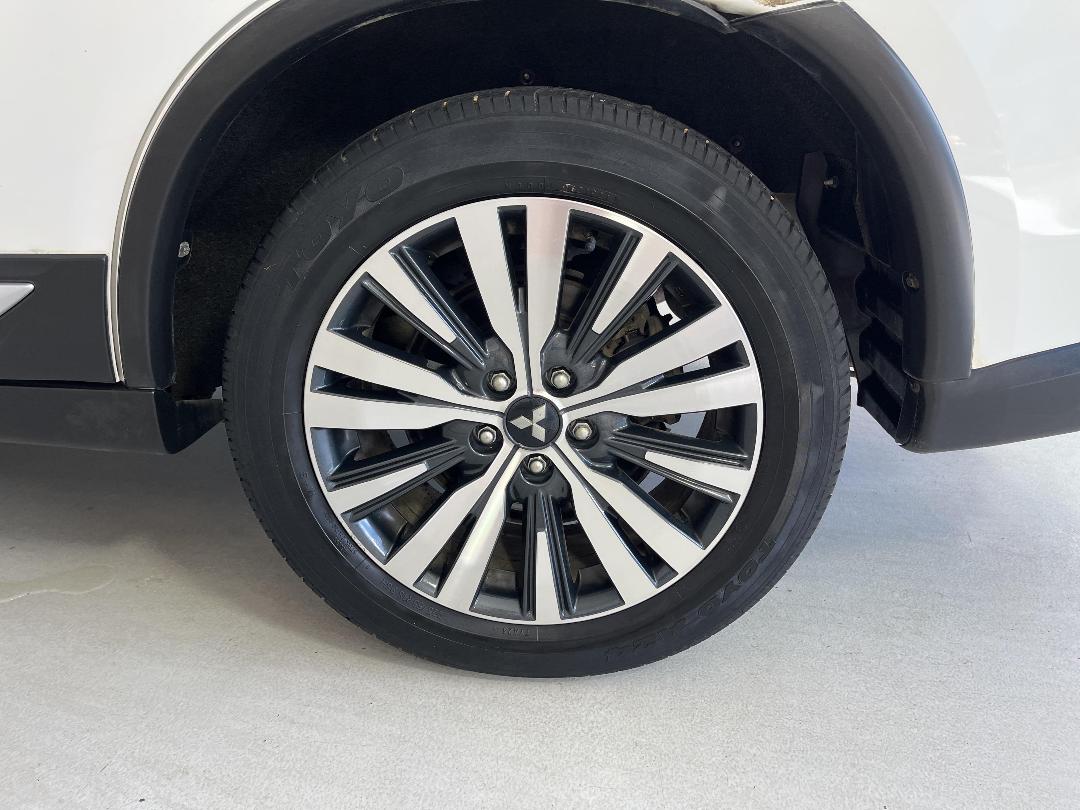 Photo '11' of Mitsubishi Outlander Photo '11' of Mitsubishi Outlander