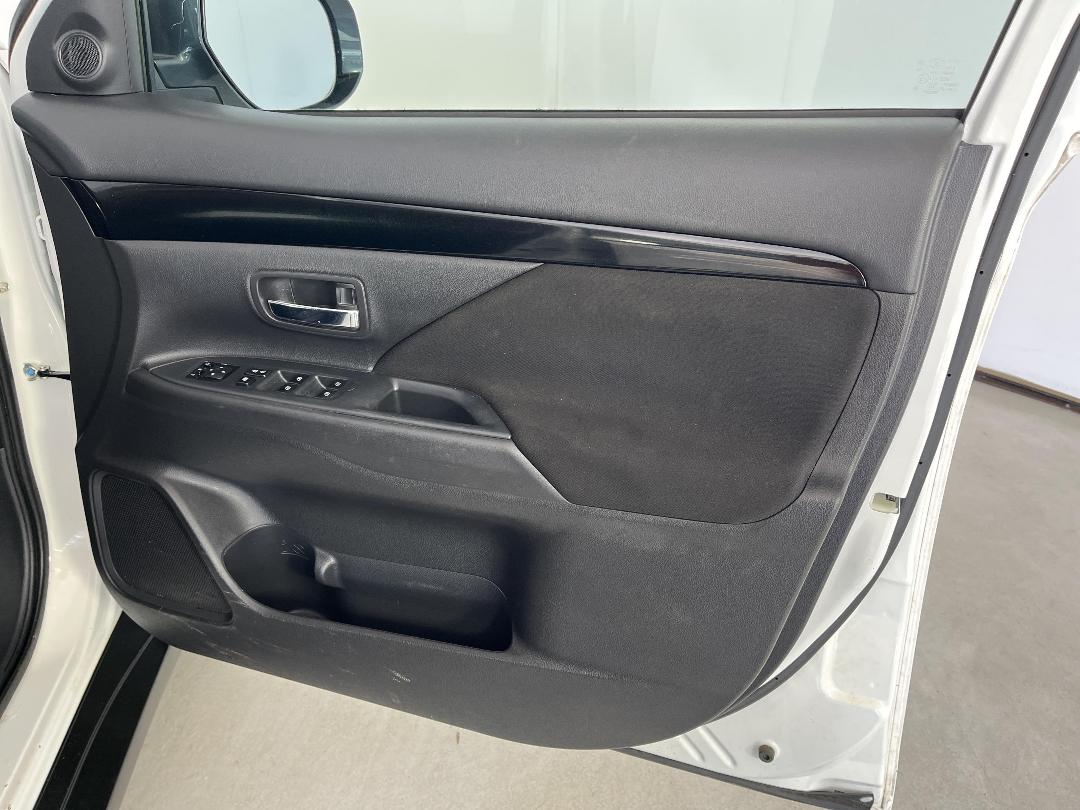 Photo '15' of Mitsubishi Outlander Photo '15' of Mitsubishi Outlander