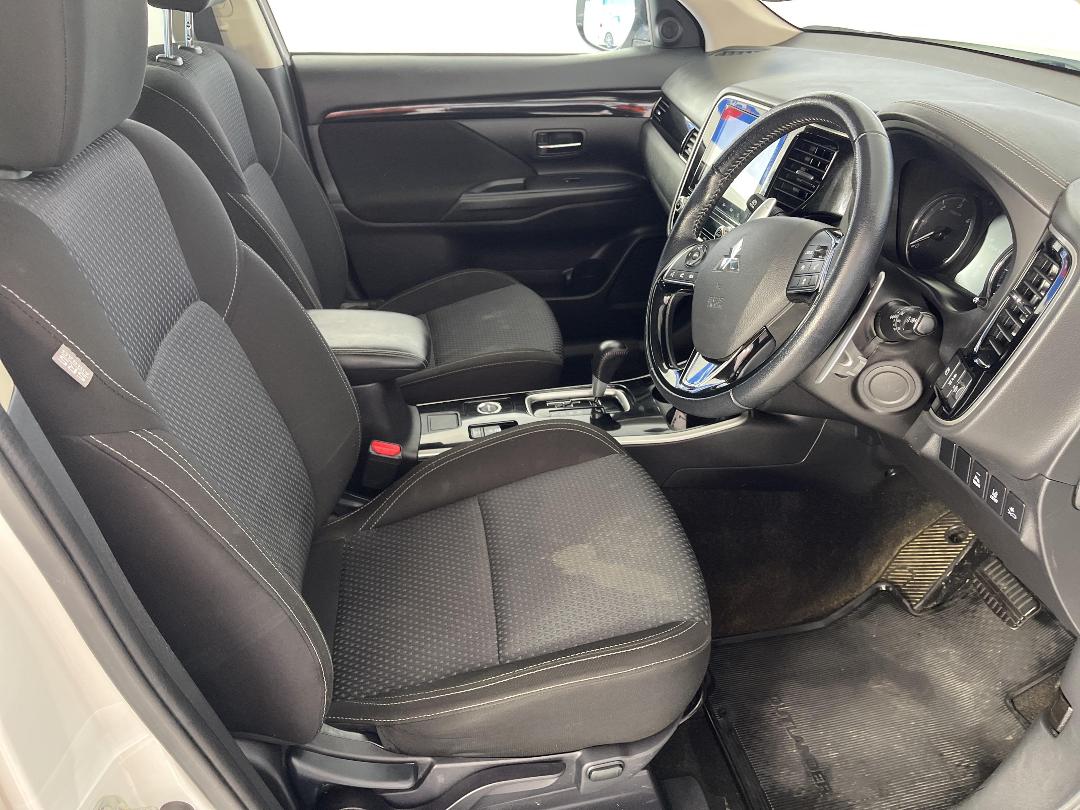 Photo '16' of Mitsubishi Outlander Photo '16' of Mitsubishi Outlander