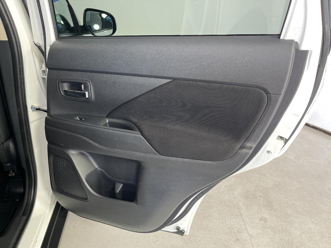 Photo '19' of Mitsubishi Outlander Photo '19' of Mitsubishi Outlander