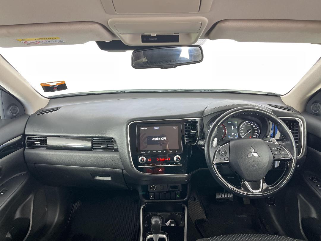 Photo '17' of Mitsubishi Outlander Photo '17' of Mitsubishi Outlander