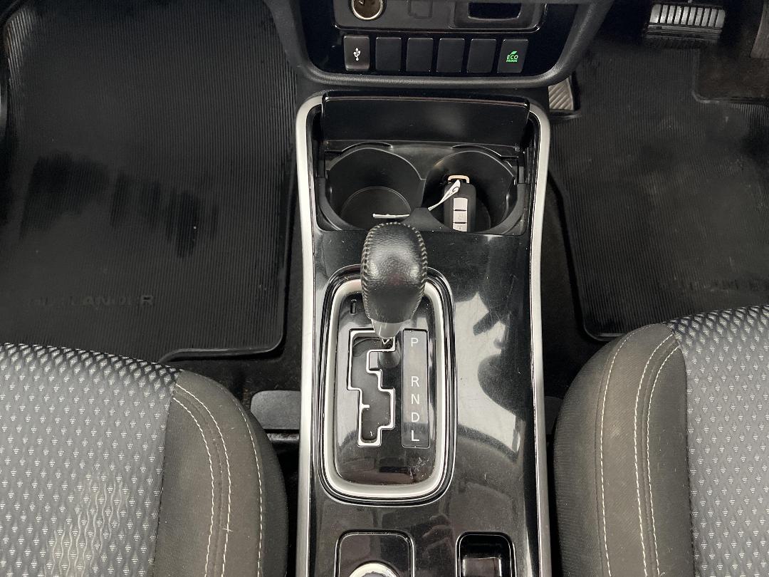 Photo '18' of Mitsubishi Outlander Photo '18' of Mitsubishi Outlander