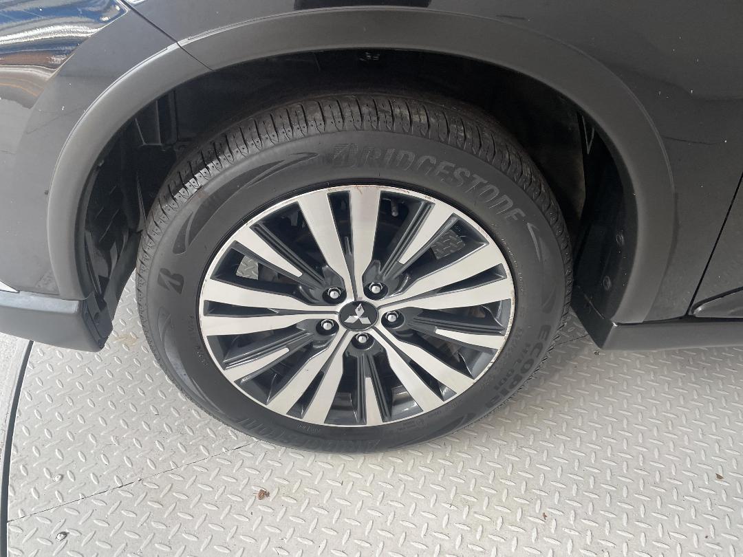 Photo '10' of Mitsubishi Outlander