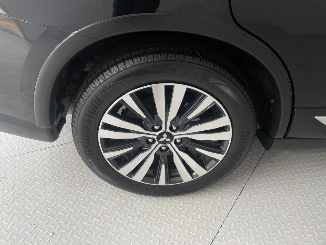 Photo '12' of Mitsubishi Outlander