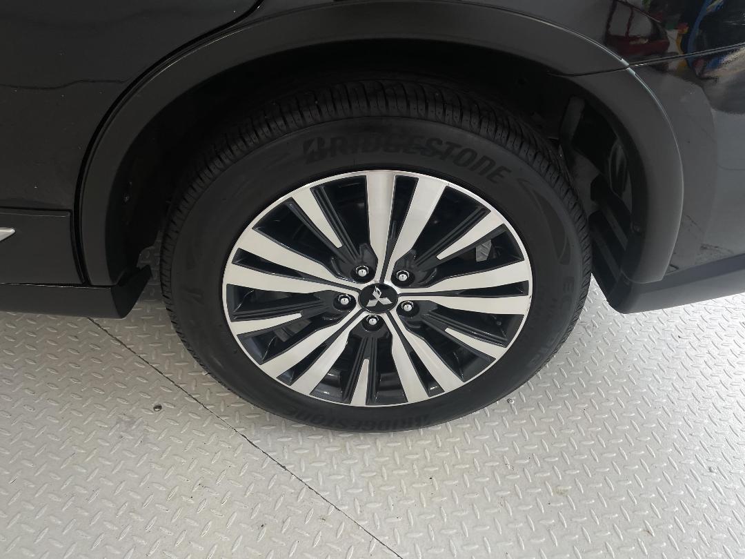 Photo '11' of Mitsubishi Outlander