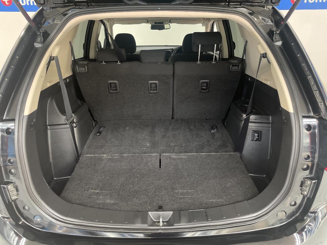 Photo '14' of Mitsubishi Outlander