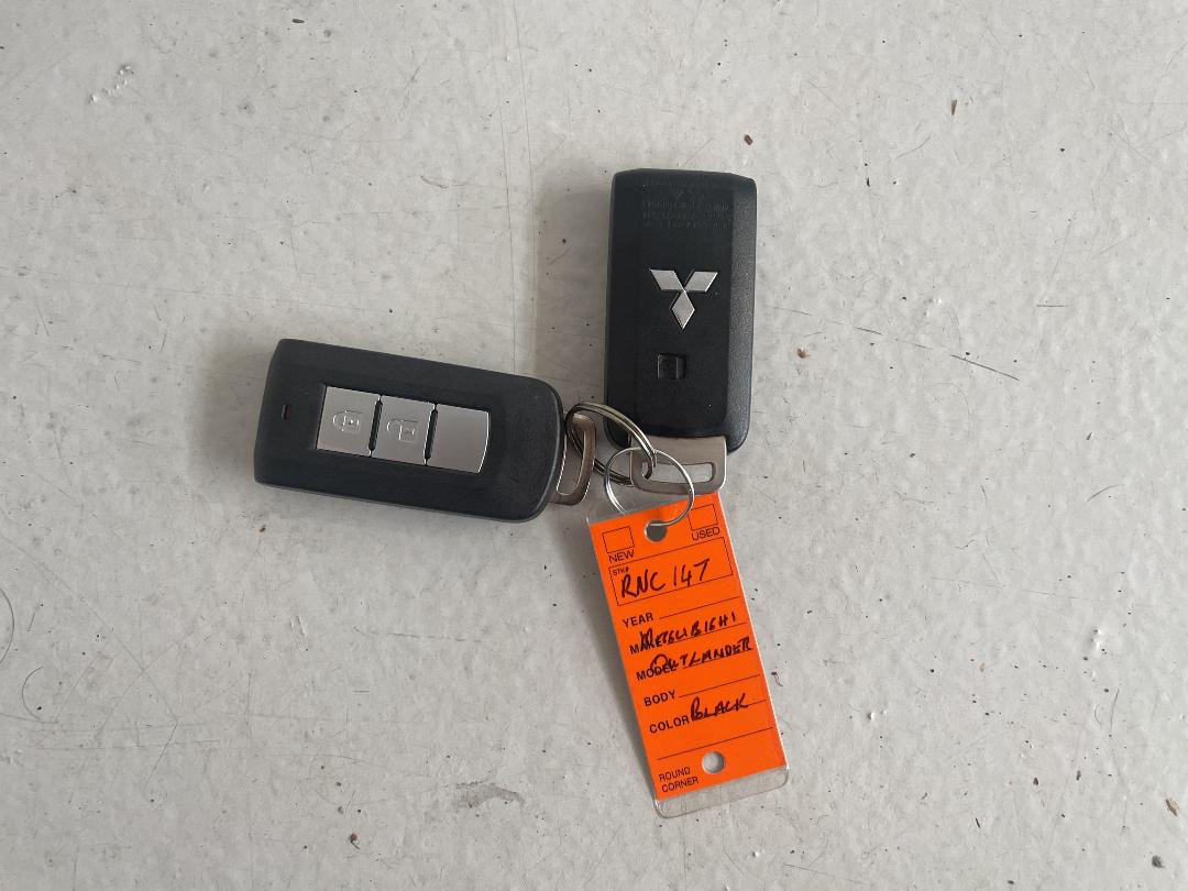 Photo '22' of Mitsubishi Outlander