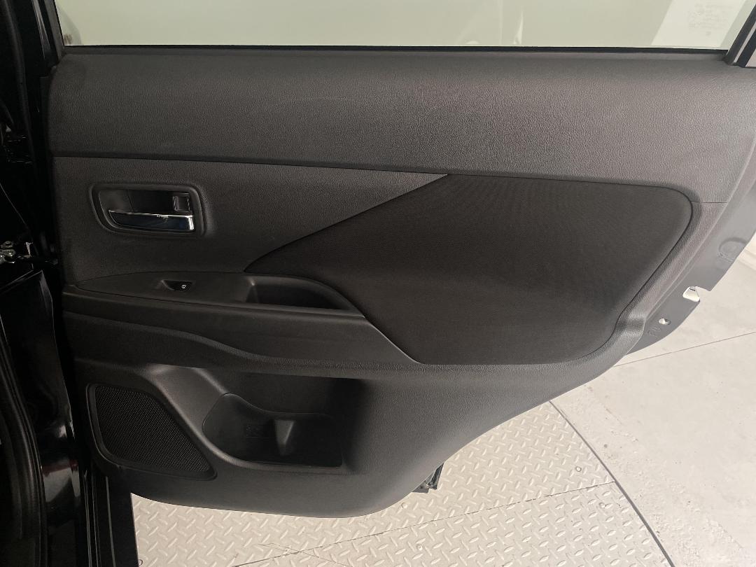 Photo '19' of Mitsubishi Outlander