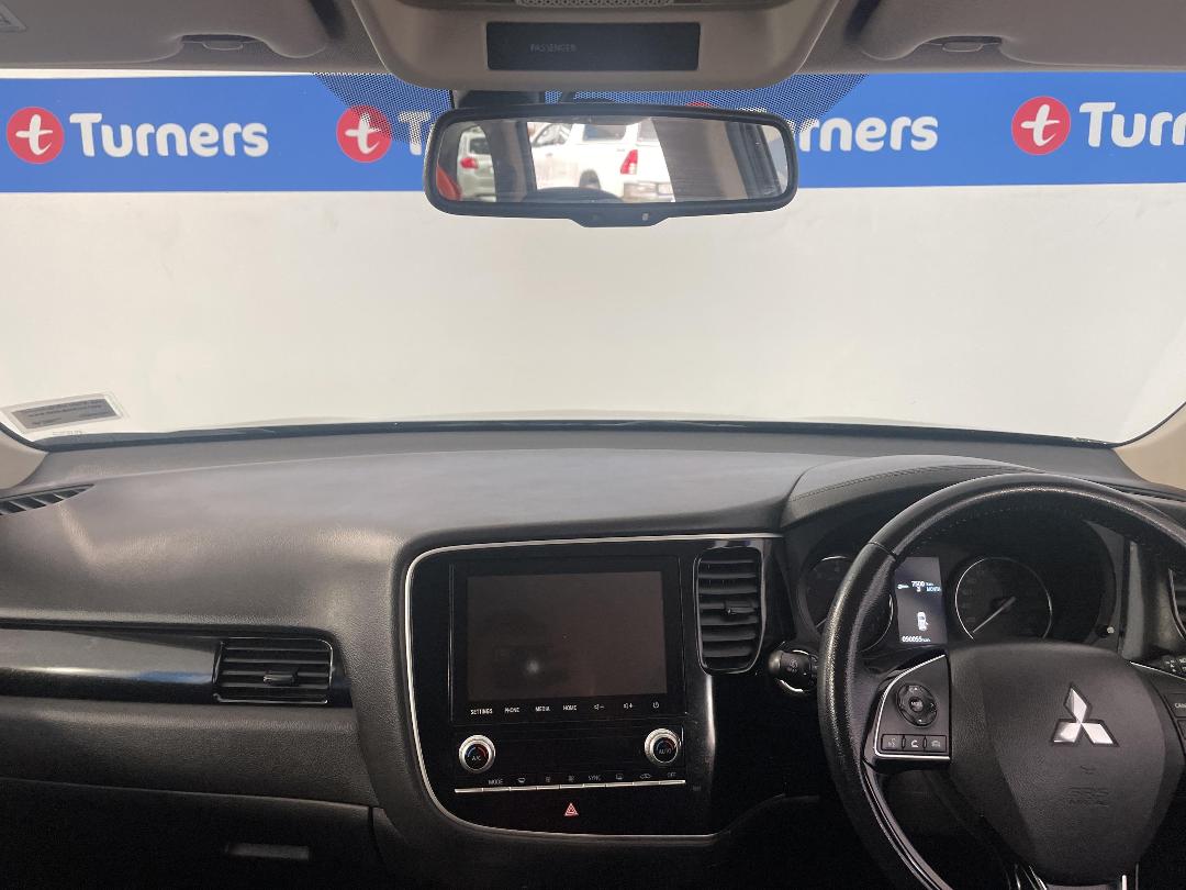 Photo '17' of Mitsubishi Outlander