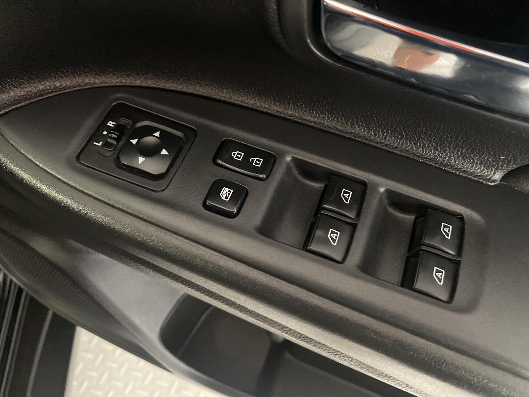 Photo '24' of Mitsubishi Outlander