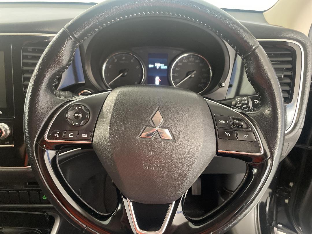 Photo '28' of Mitsubishi Outlander