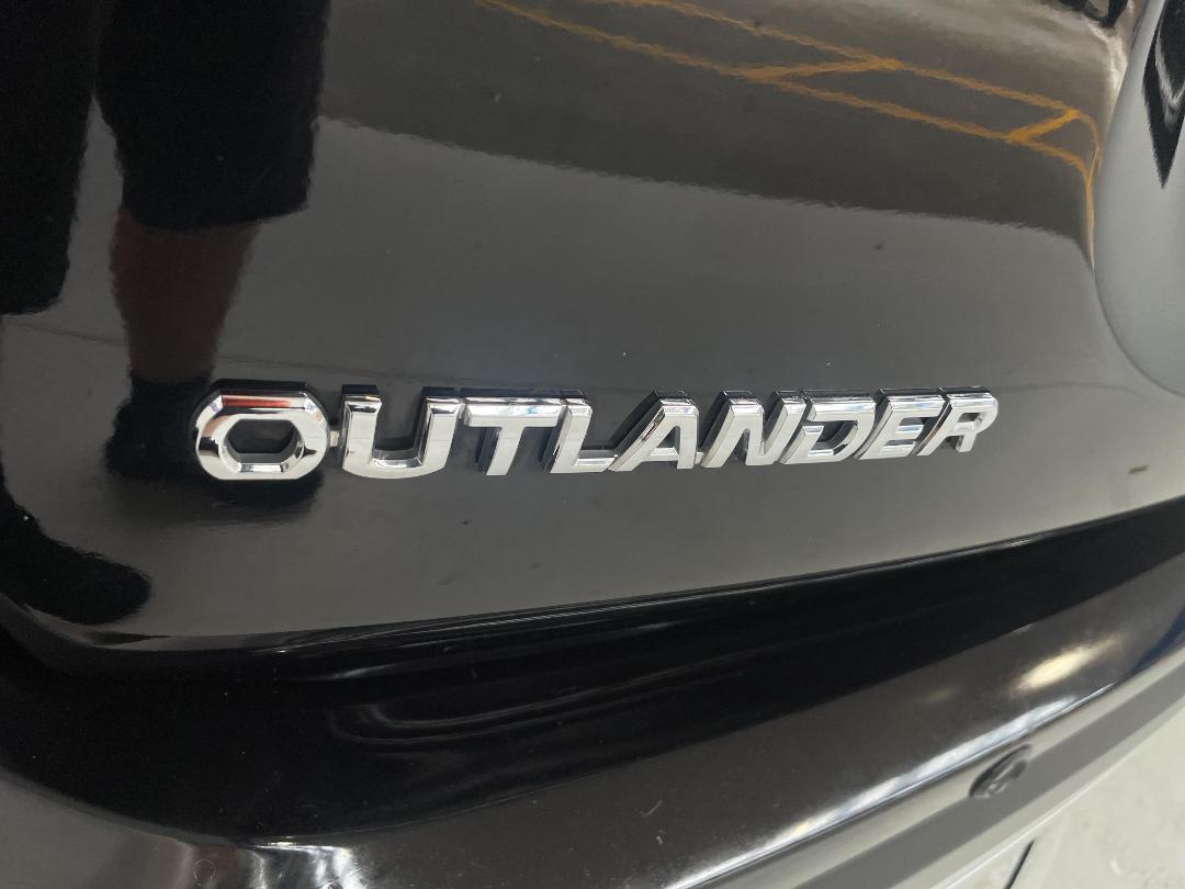 Photo '36' of Mitsubishi Outlander