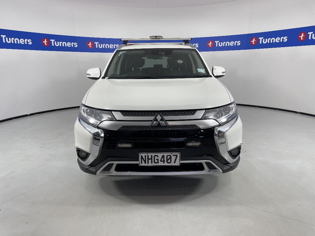 Photo '2' of Mitsubishi Outlander