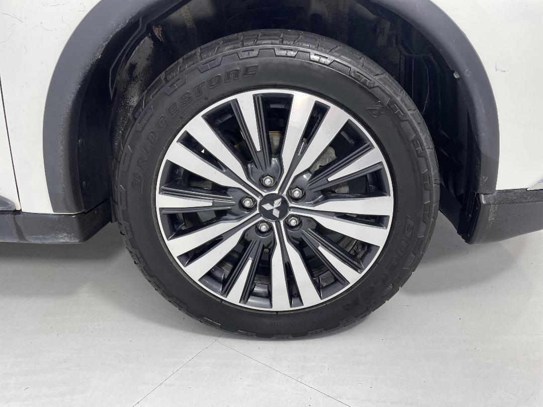 Photo '9' of Mitsubishi Outlander