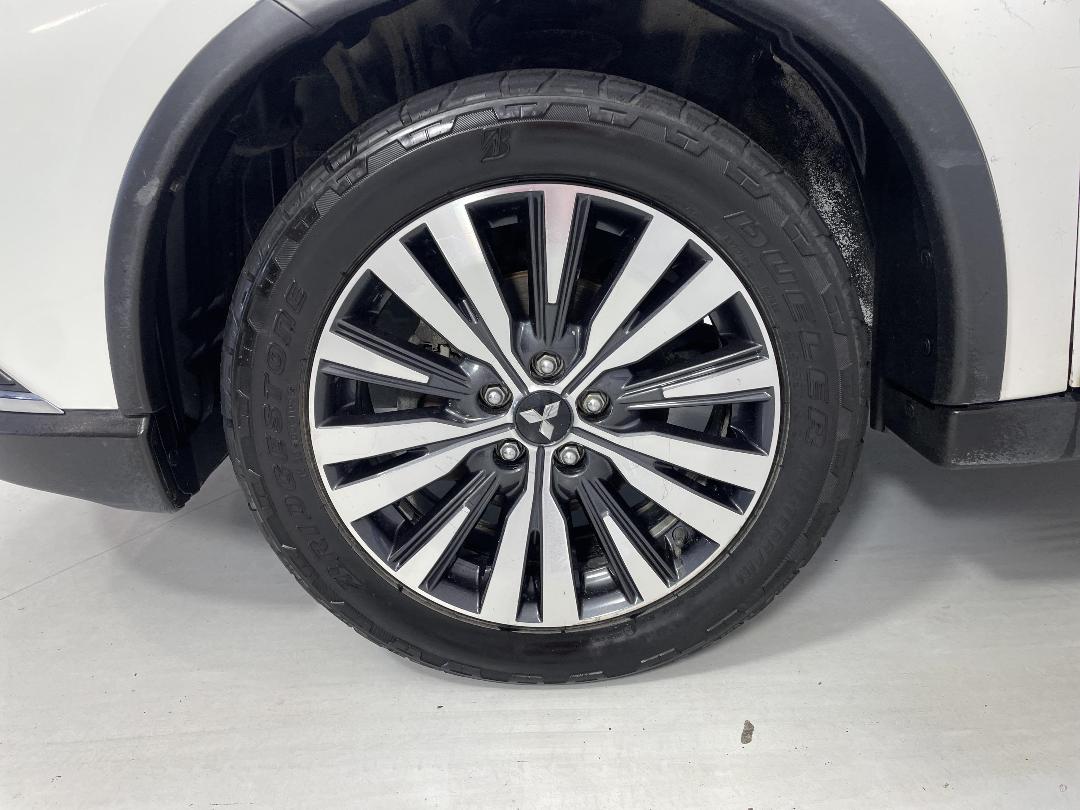 Photo '10' of Mitsubishi Outlander