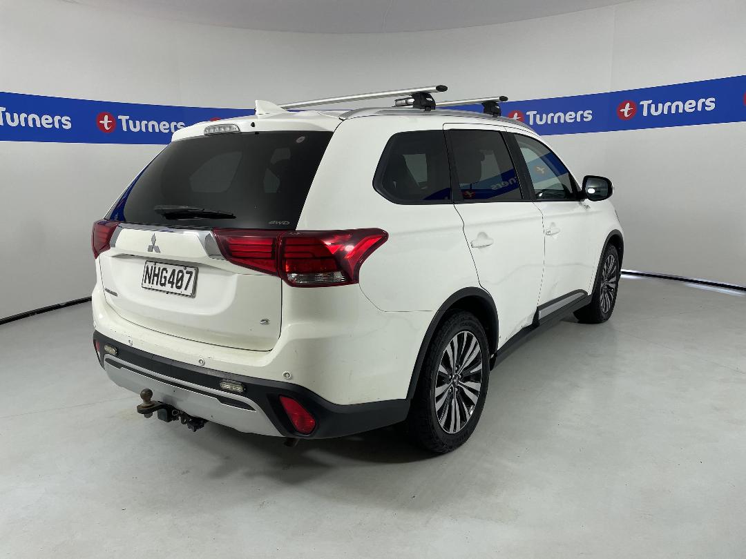 Photo '7' of Mitsubishi Outlander