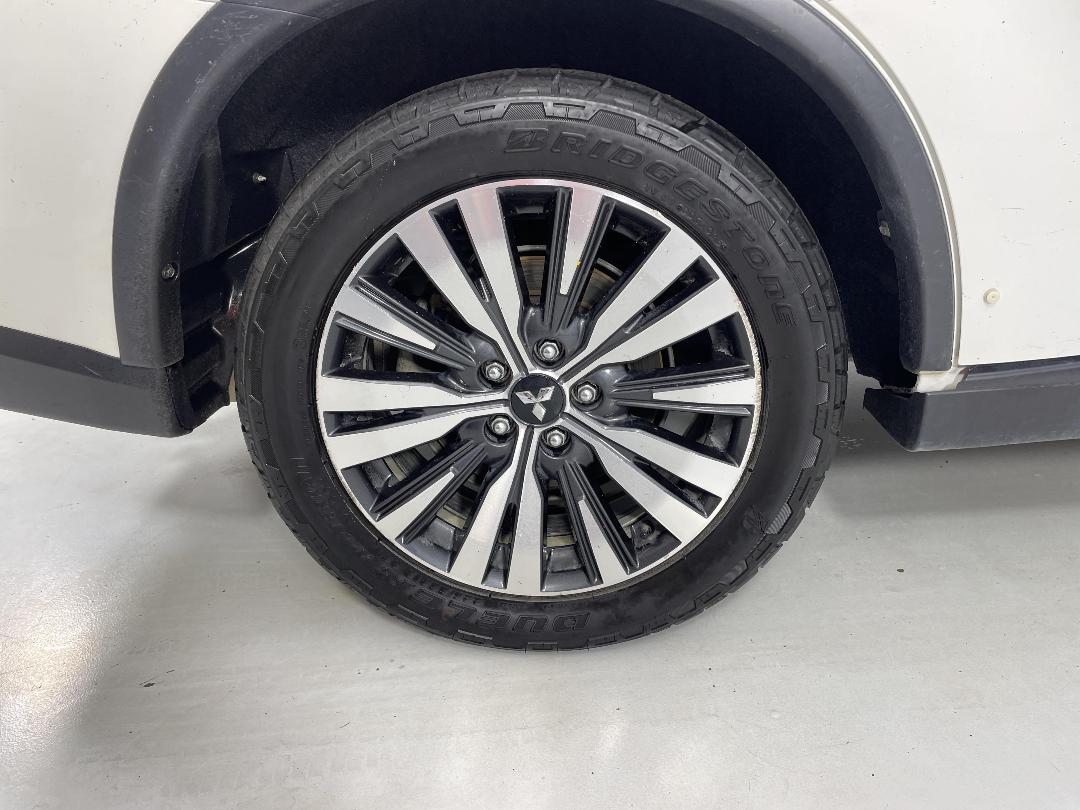 Photo '12' of Mitsubishi Outlander