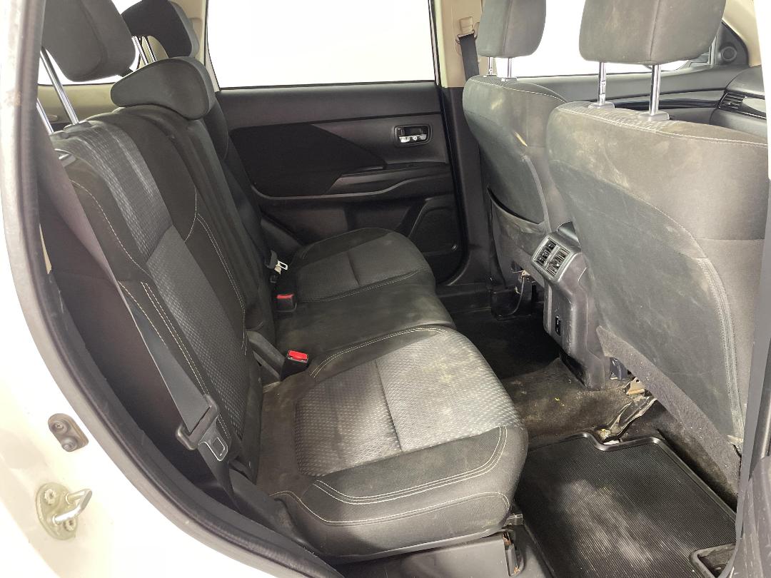 Photo '20' of Mitsubishi Outlander