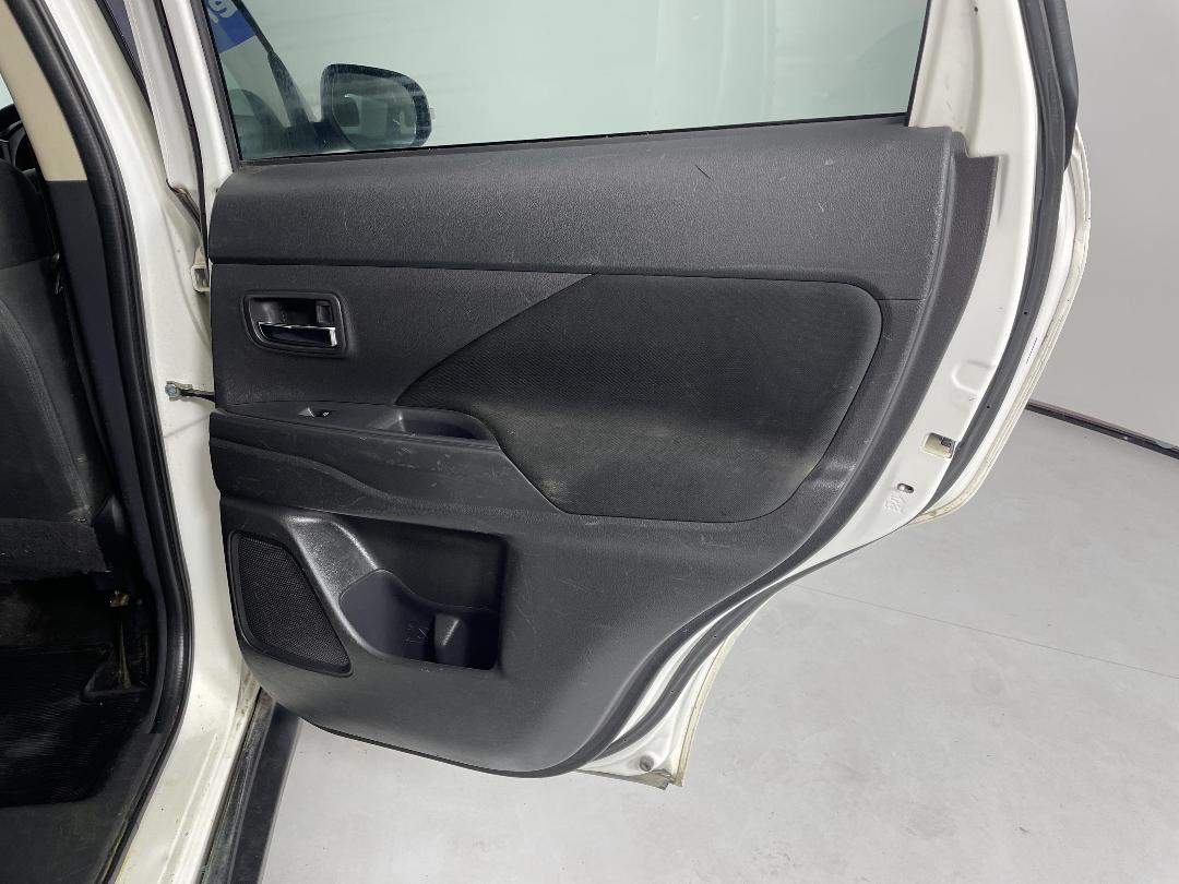 Photo '19' of Mitsubishi Outlander