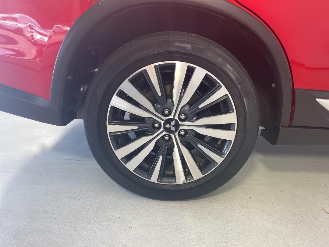 Photo '12' of Mitsubishi Outlander