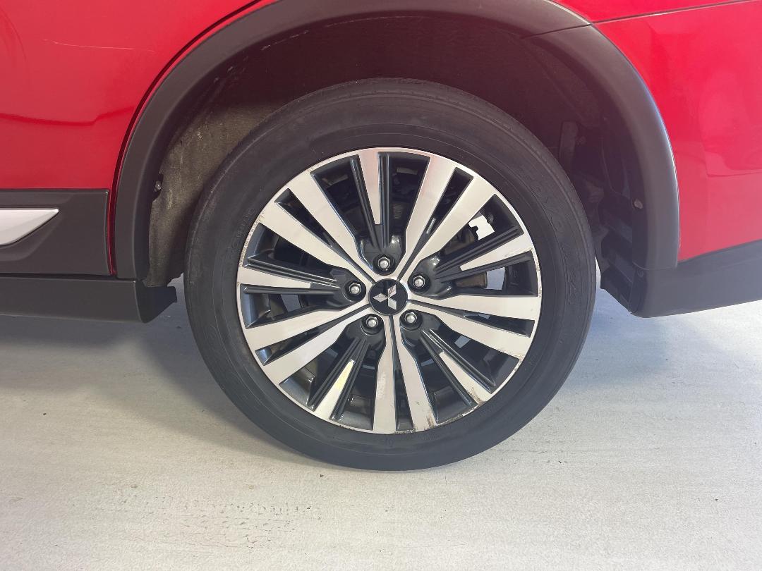 Photo '11' of Mitsubishi Outlander