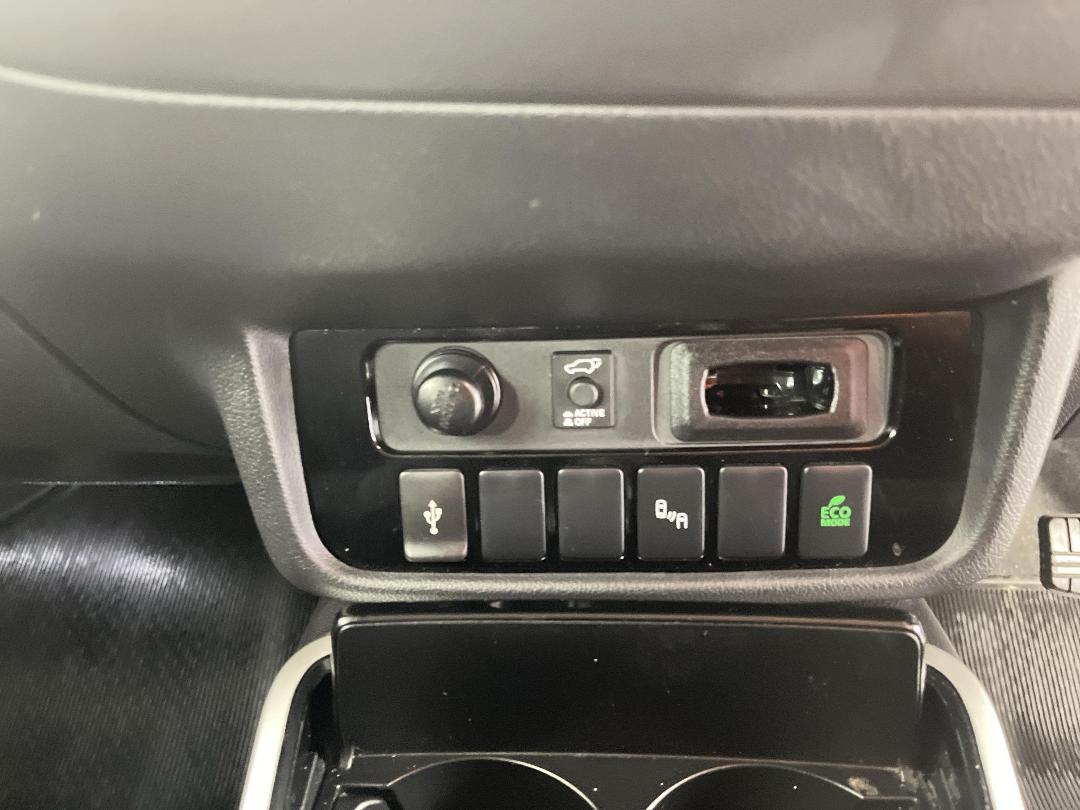 Photo '31' of Mitsubishi Outlander