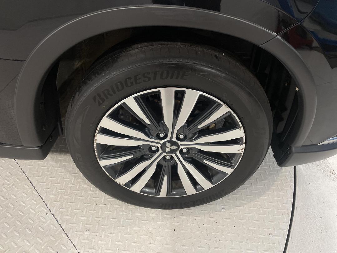 Photo '9' of Mitsubishi Outlander