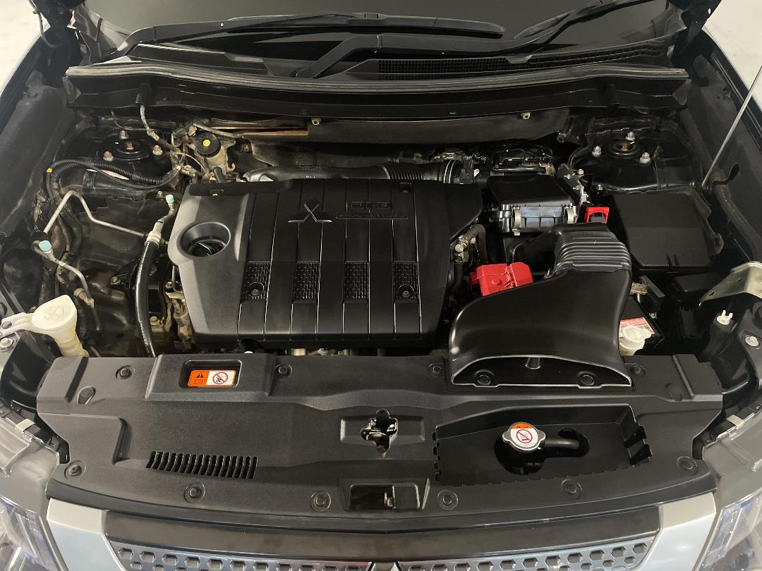 Photo '13' of Mitsubishi Outlander