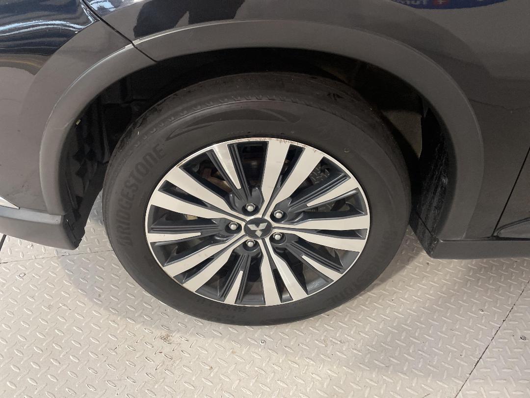 Photo '10' of Mitsubishi Outlander