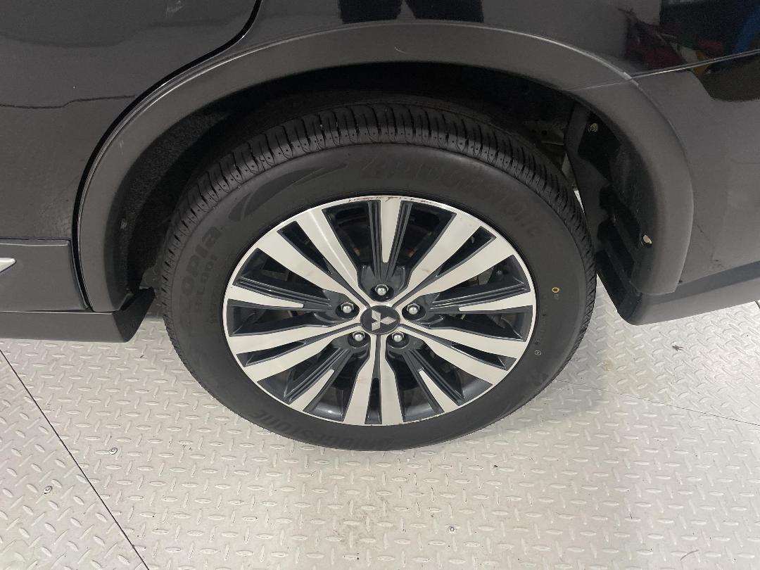 Photo '11' of Mitsubishi Outlander