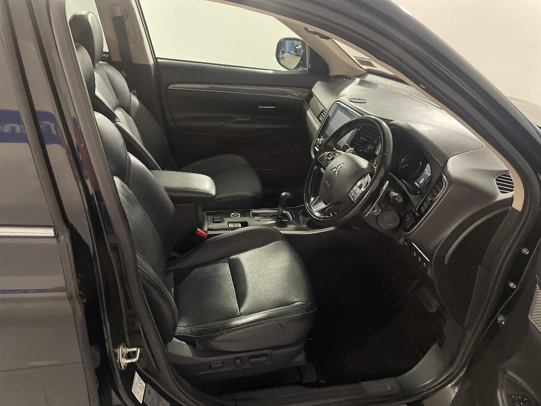 Photo '16' of Mitsubishi Outlander