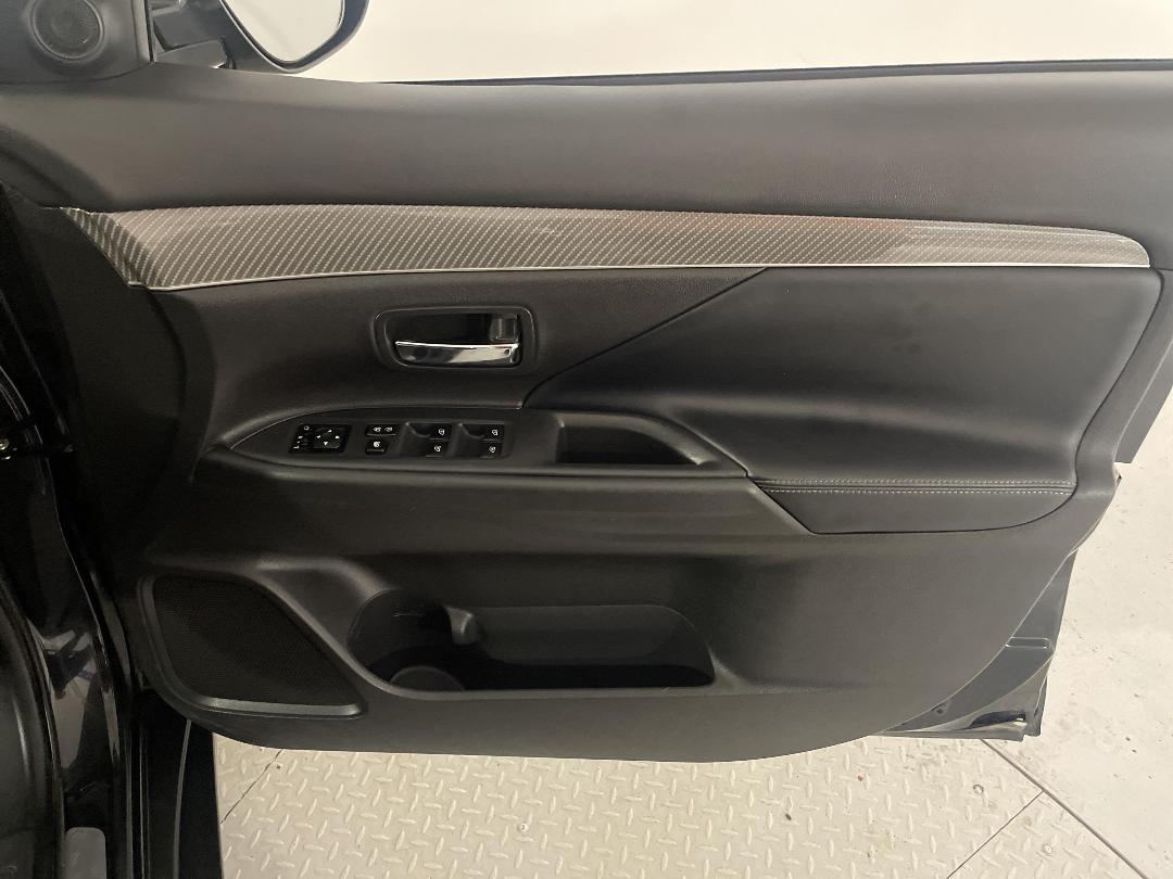 Photo '15' of Mitsubishi Outlander