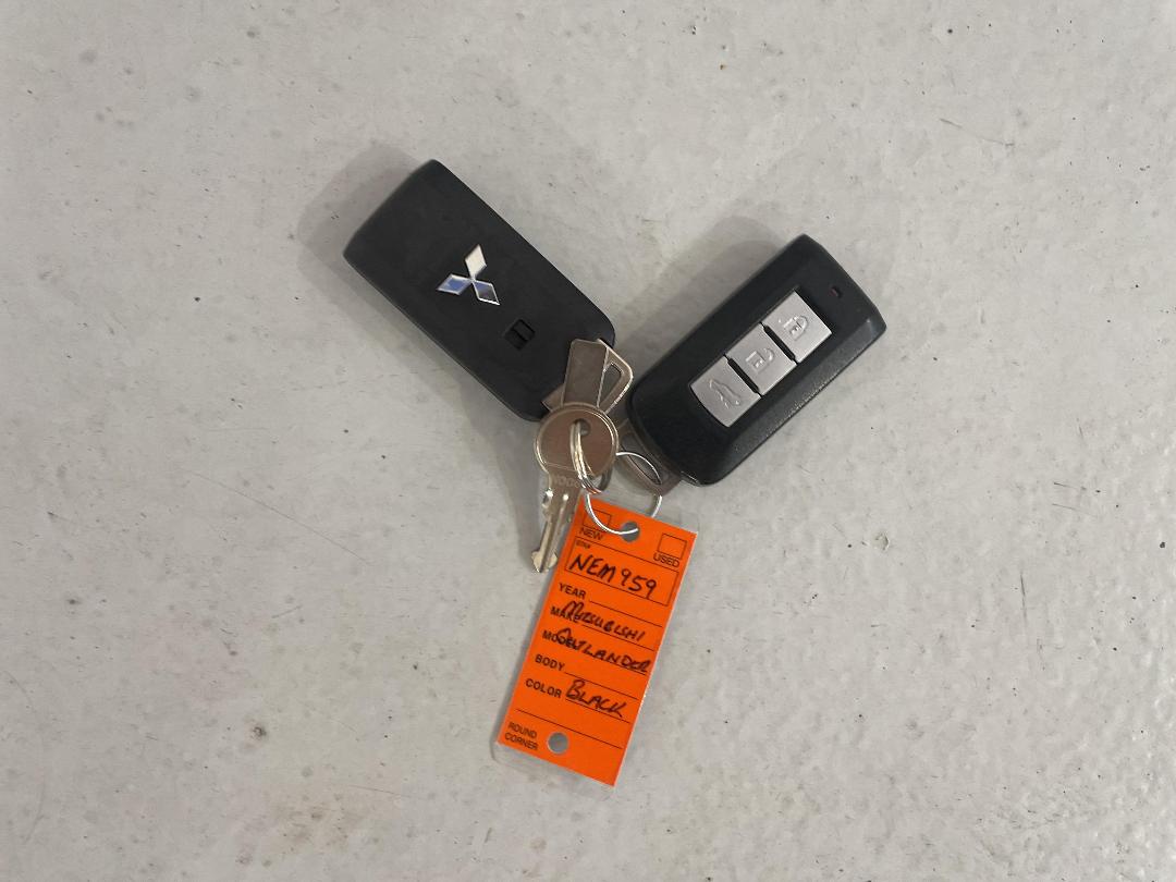 Photo '22' of Mitsubishi Outlander