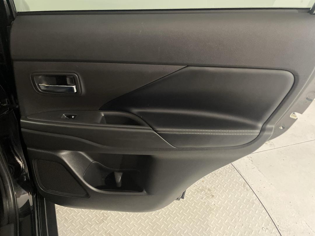 Photo '19' of Mitsubishi Outlander