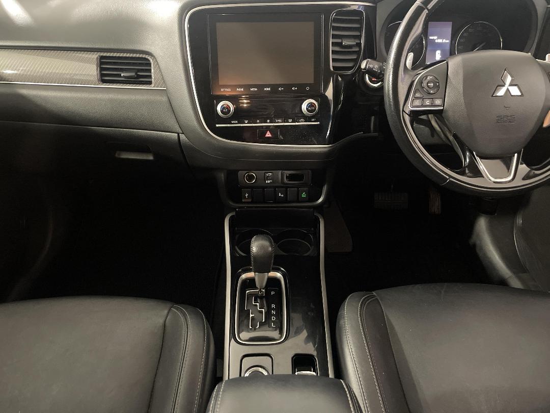 Photo '18' of Mitsubishi Outlander