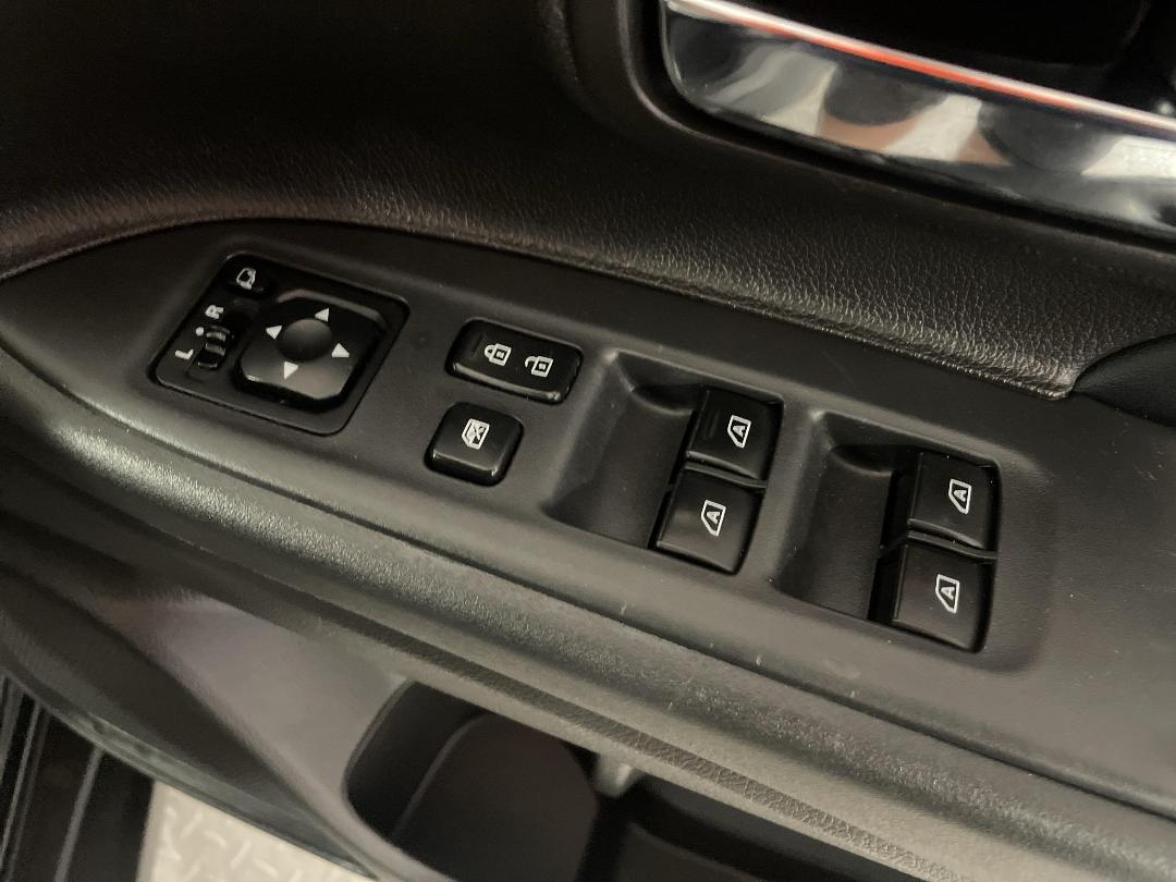 Photo '24' of Mitsubishi Outlander