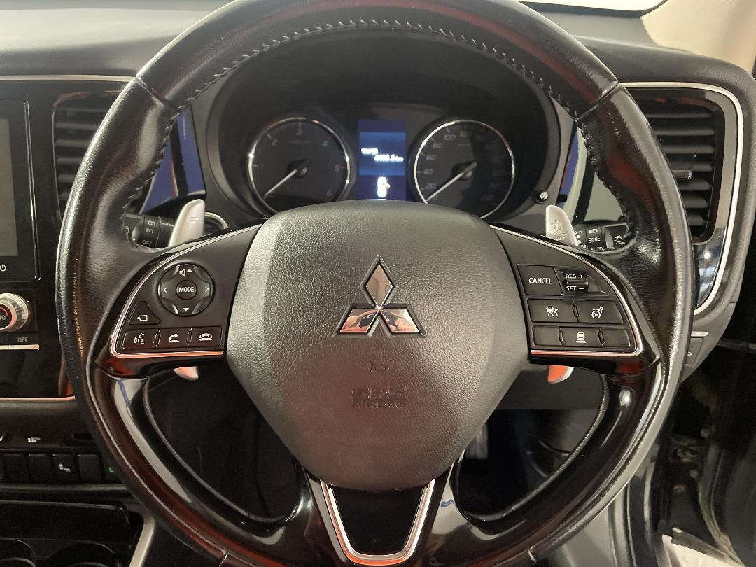 Photo '28' of Mitsubishi Outlander