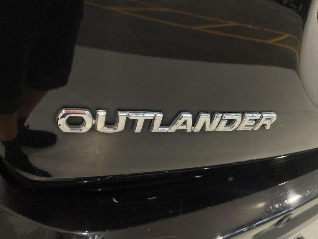 Photo '35' of Mitsubishi Outlander