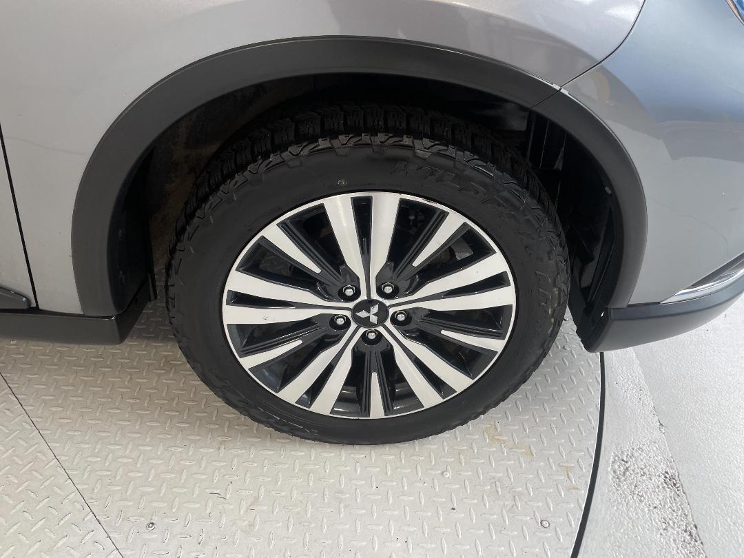 Photo '9' of Mitsubishi Outlander