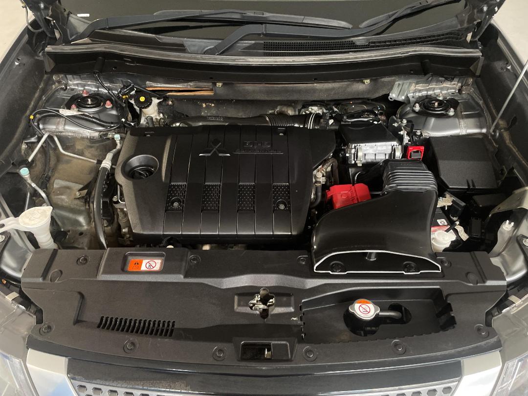 Photo '13' of Mitsubishi Outlander