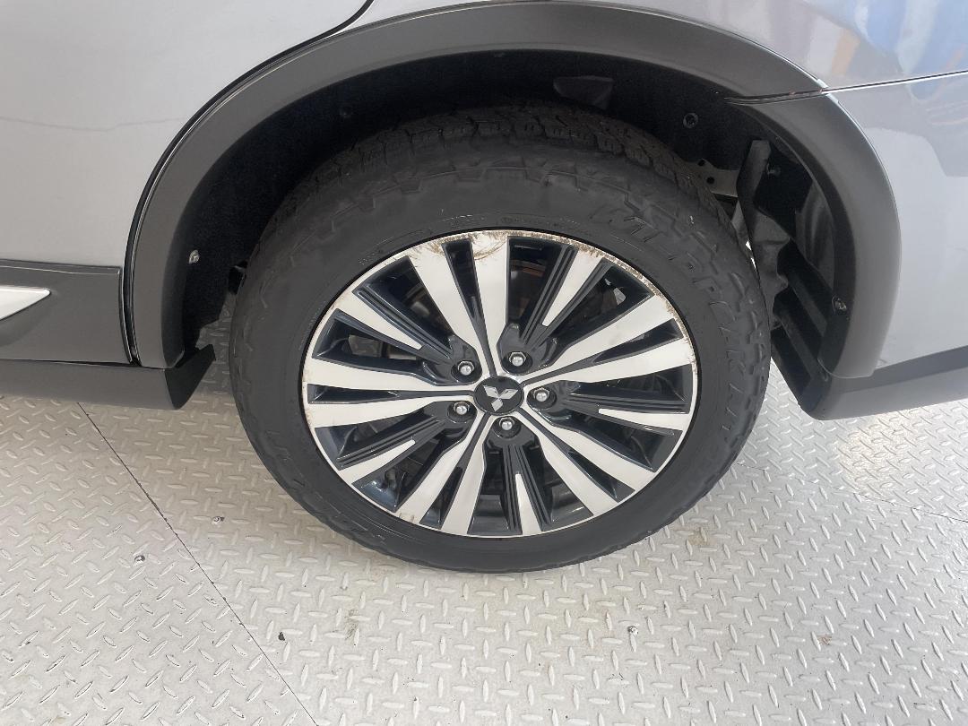 Photo '11' of Mitsubishi Outlander