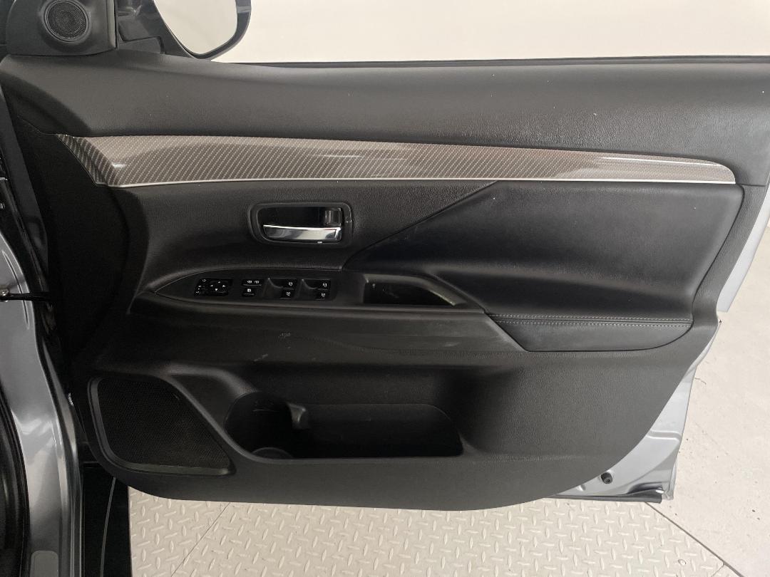 Photo '15' of Mitsubishi Outlander